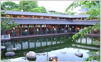水辺のカフェテラス外観